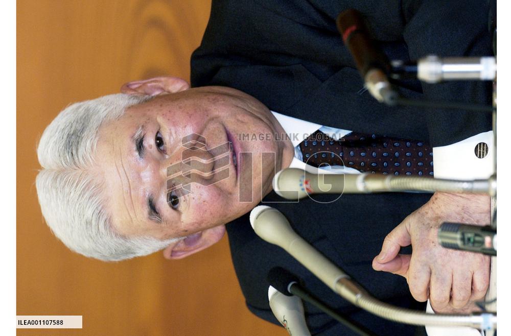 BOJ keeps super-loose policy despite speculation of change