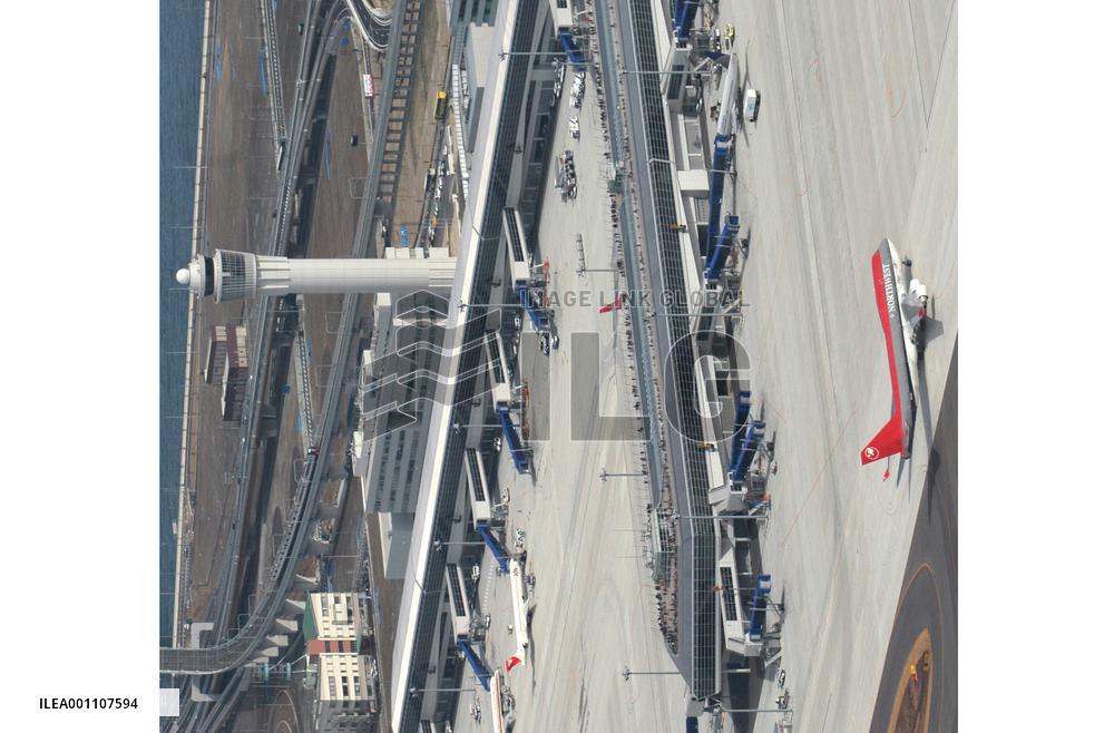 (7)Chubu airport opens as Japan's 3rd main int'l gateway