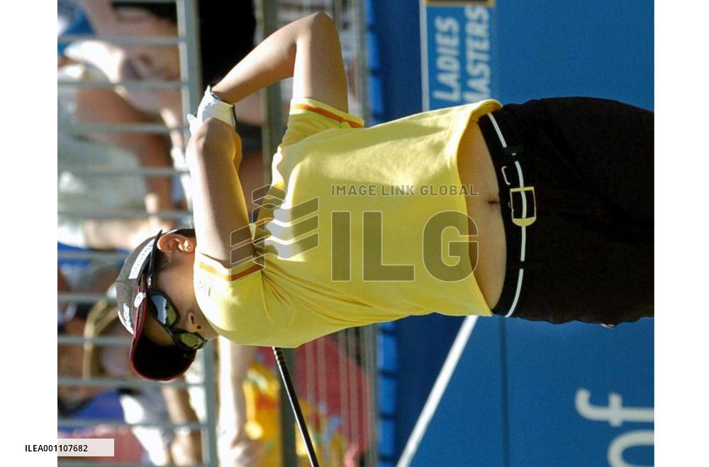 (2)Miyazato holds on to lead midway through ANZ Ladies