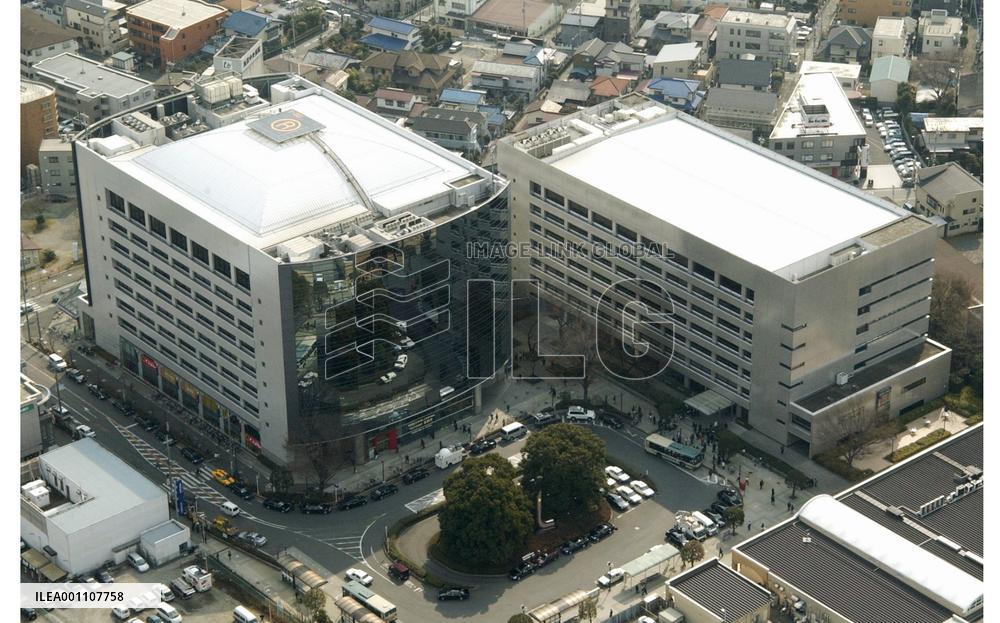 (3)Business tycoon Tsutsumi arrested in Seibu share scam