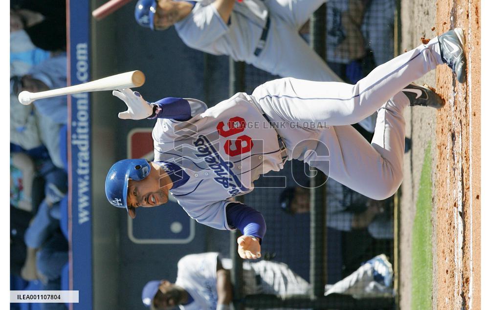 (1)Nakamura doubles in preseason debut for Dodgers