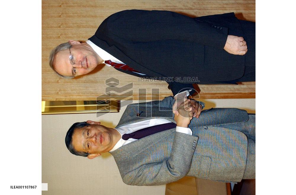 Machimura, Hill renew resolve to work with S. Korea on N. Korea