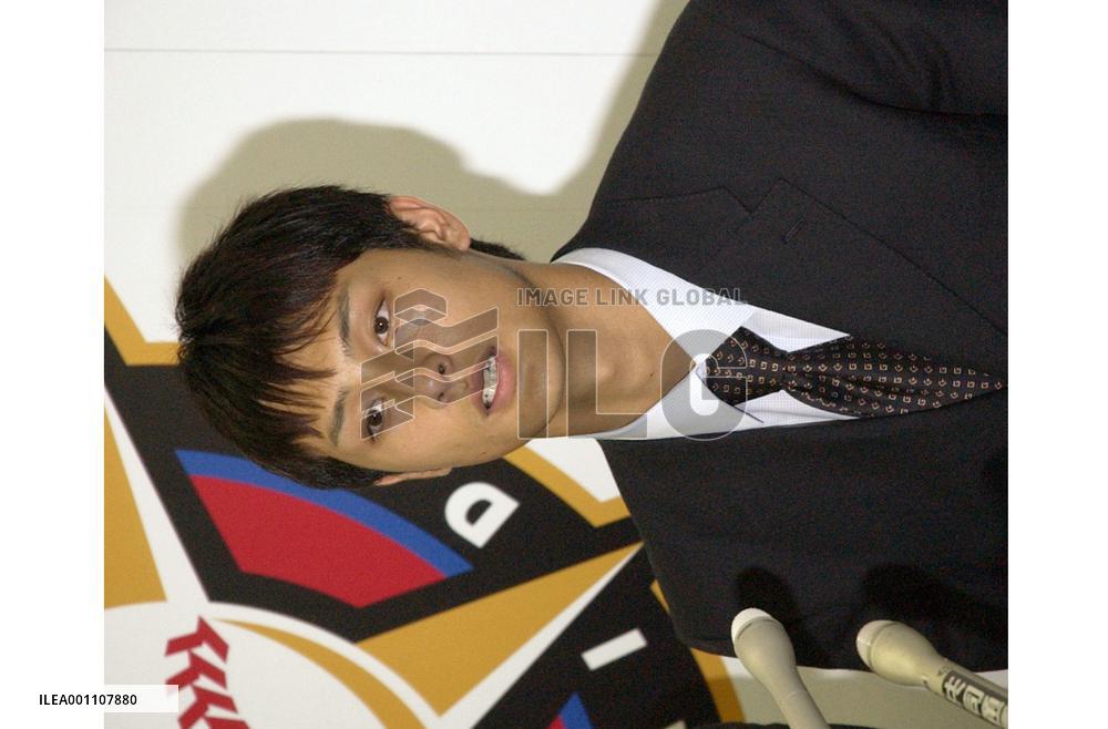 (1)Team lifts dorm suspension on Yu Darvish for smoking