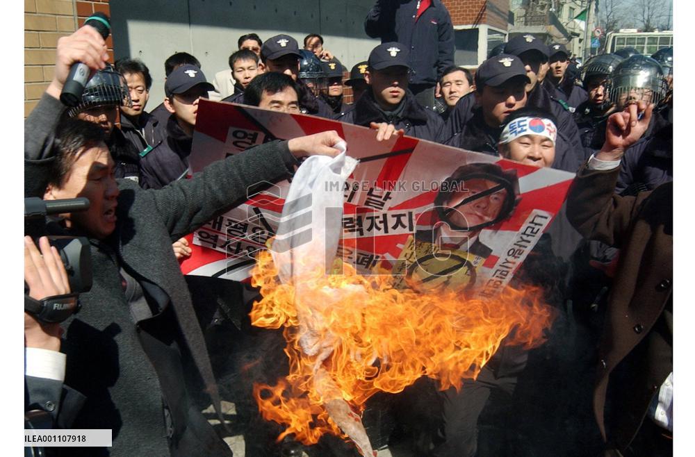 Koreans stage protest rally outside Japanese Embassy