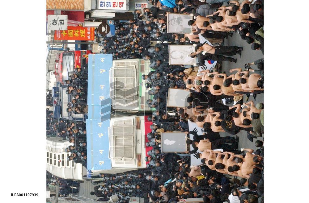 (2)Koreans protest Shimane Prefectural Assembly move