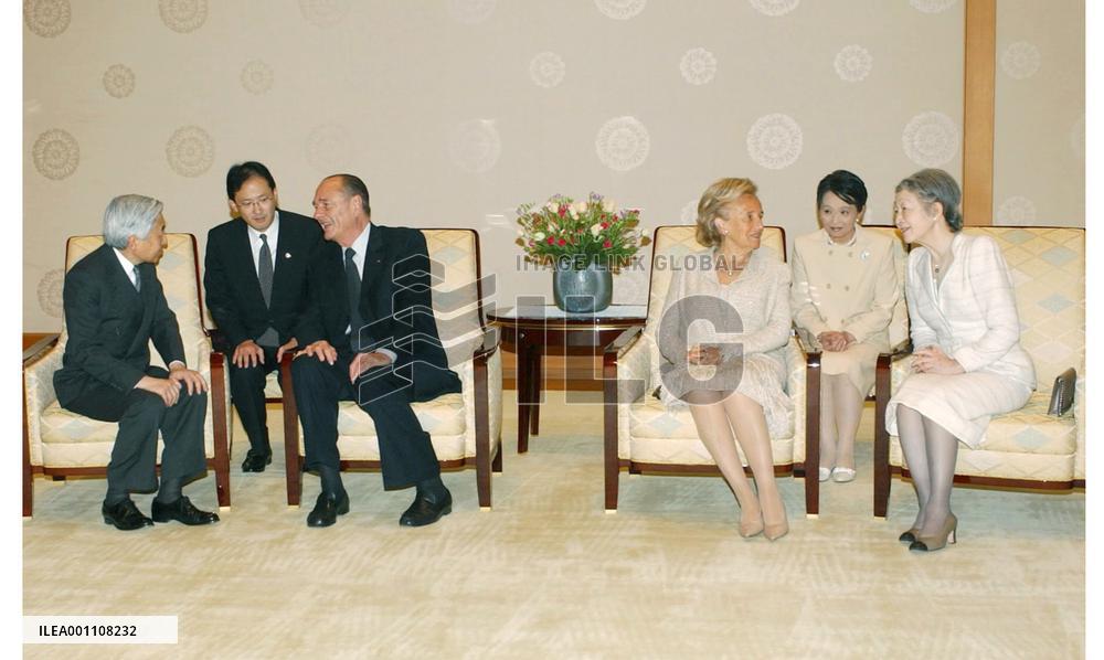 (1)Chirac meets with Japanese emperor, empress