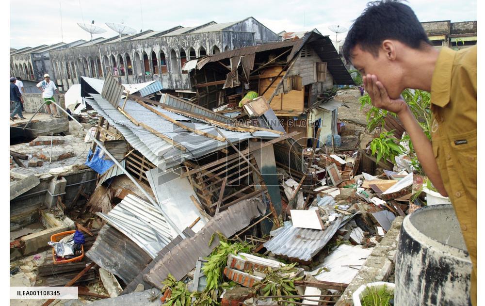 (16)Scenes from Indonesia's Nias and Simeuleu islands after quake