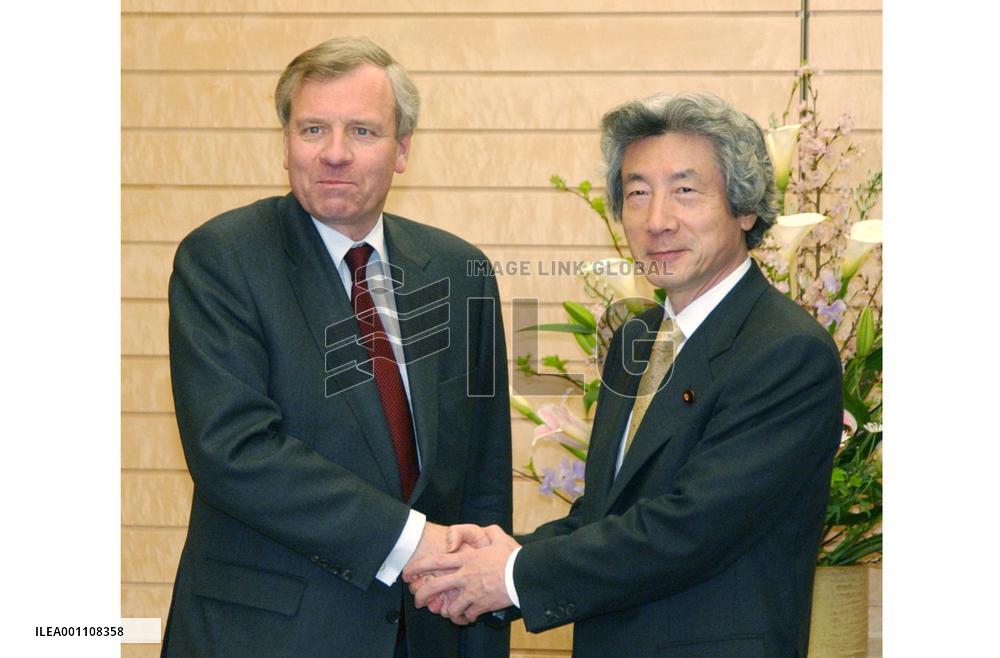 Koizumi, NATO chief agree to help stabilize Afghanistan