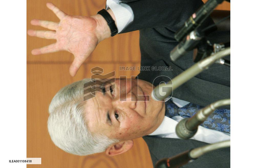 BOJ keeps super-loose policy, but decision not unanimous