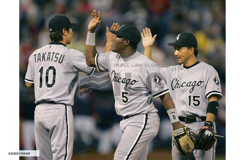 (2)Iguchi hits double, Takatsu picks up 2nd save