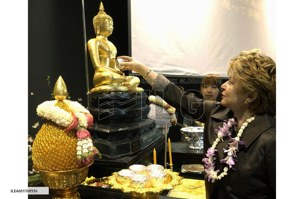 Visitors to Thai pavilion celebrate Songkran festival