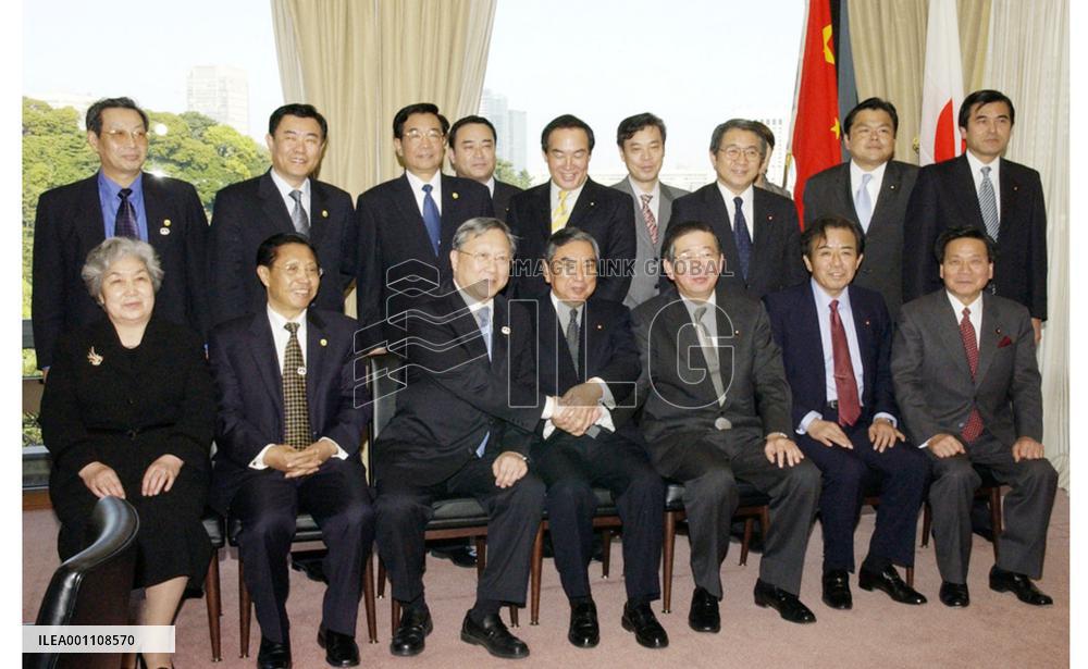(2)Japanese, Chinese parliamentarians discuss ways to improve ties