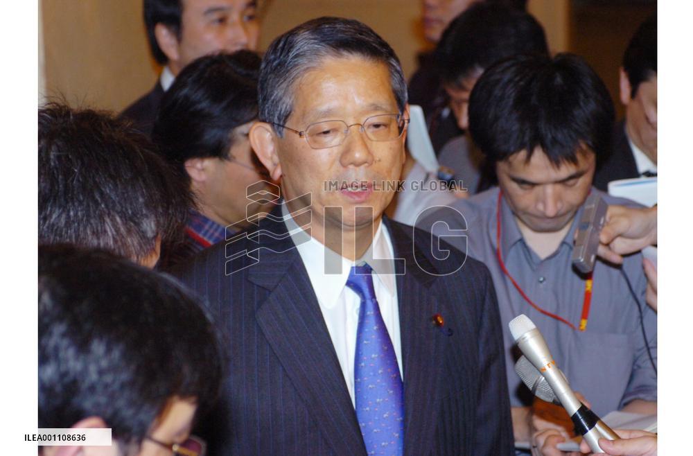 Machimura calls China's refusal to apologize 'unfortunate'
