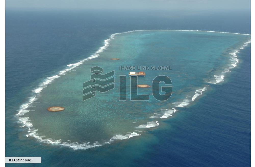 (2)Boat returns after fishing near disputed Okinotori Island