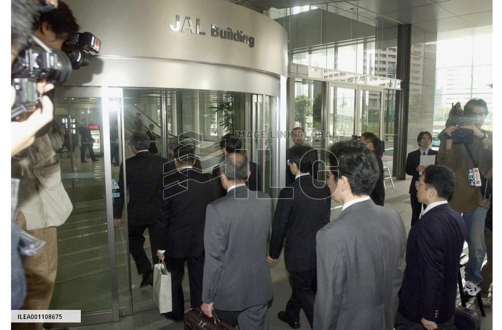 Transport ministry checks on JAL's preventive steps