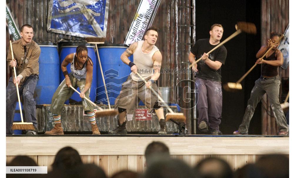 Britain celebrates national day at Aichi Expo