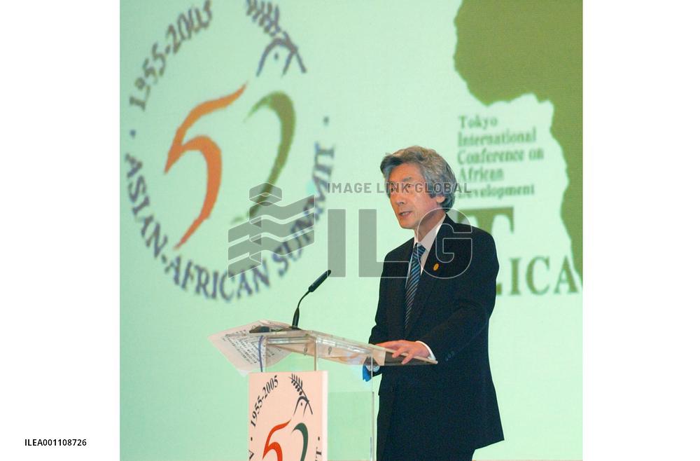 (2)Koizumi delivers speech at Asia-Africa business summit