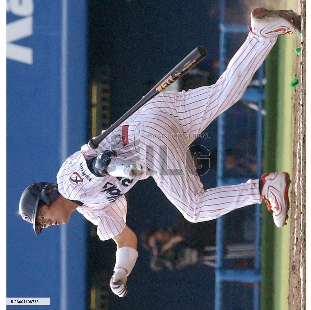 Yakult Swallows' Furuta marks his career's 2,000th hit