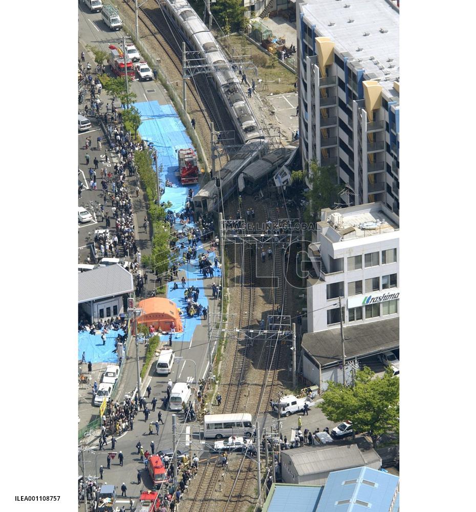 (2)Train derails and overturns in Hyogo Pref.