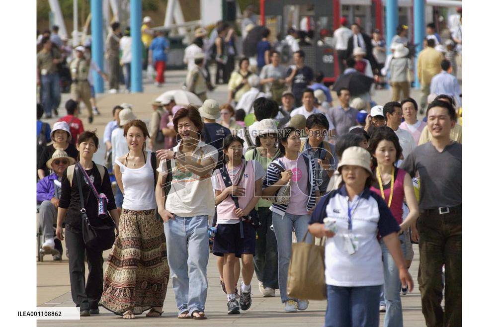 (1)Aichi Expo logs record crowds
