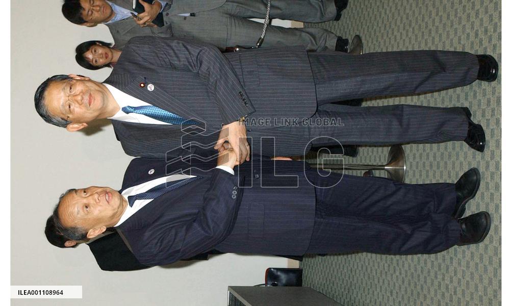 (1)Japan, China foreign ministers hold talks