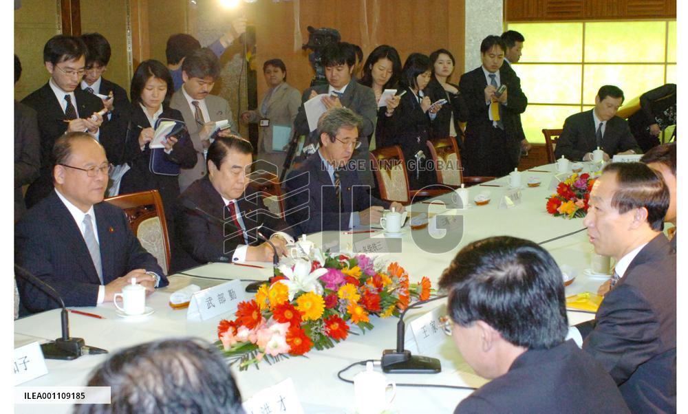 (1)Takebe, Fuyushiba meet with China's Communist Party official