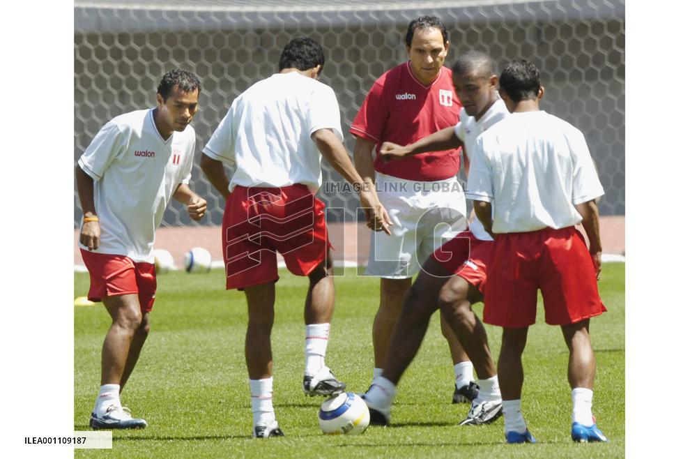 Peru tune up for Japan clash