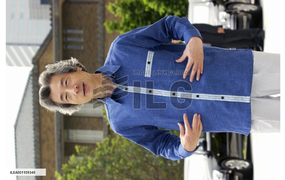 (1)Gov't begins casual wear campaign to fight global warming