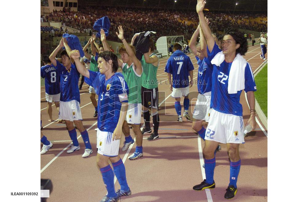(4)Japan zero in on place at World Cup finals