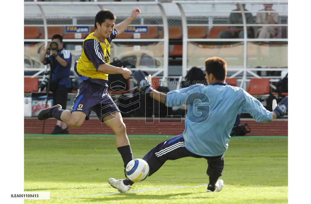 (1)Japan tune up for N. Korea clash