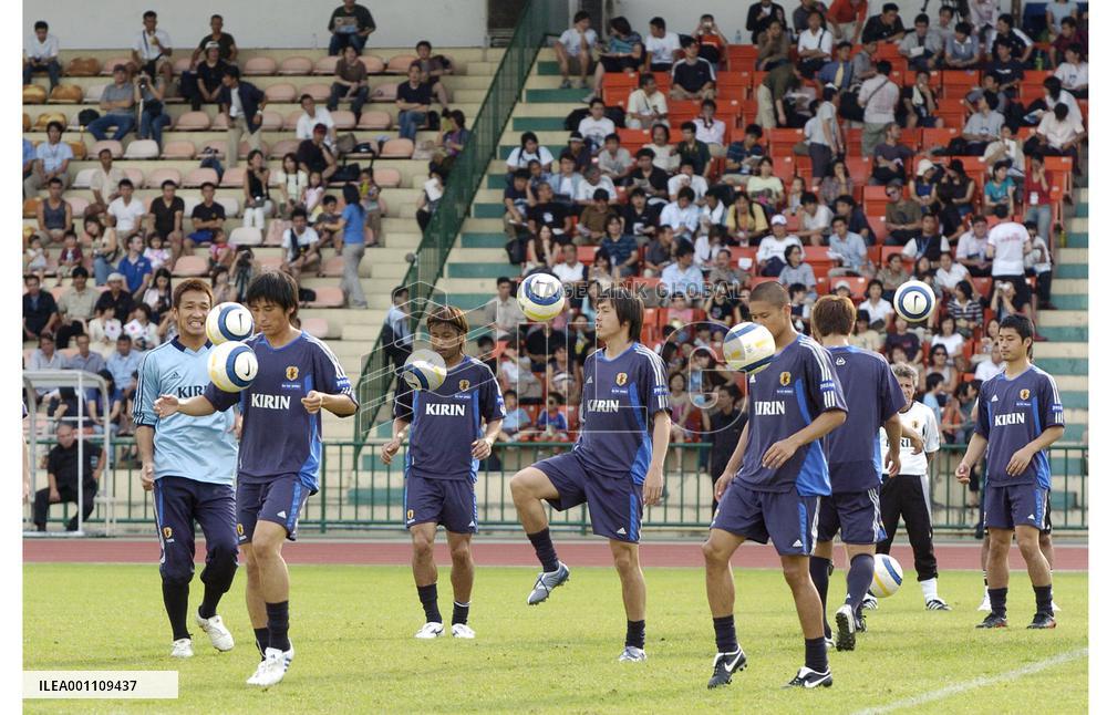 (1)Japan tune up for N. Korea clash