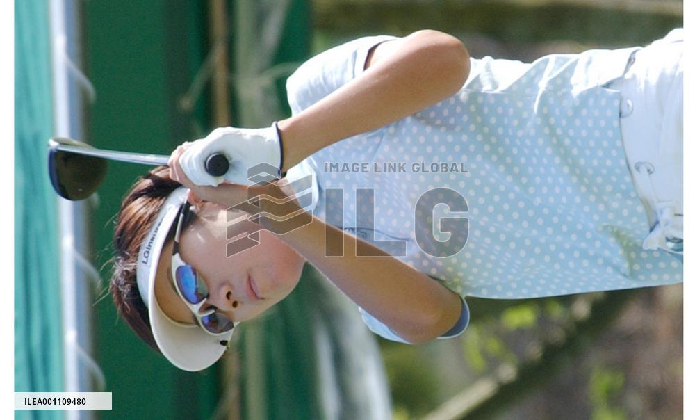 Lee takes early lead at Suntory Ladies Open