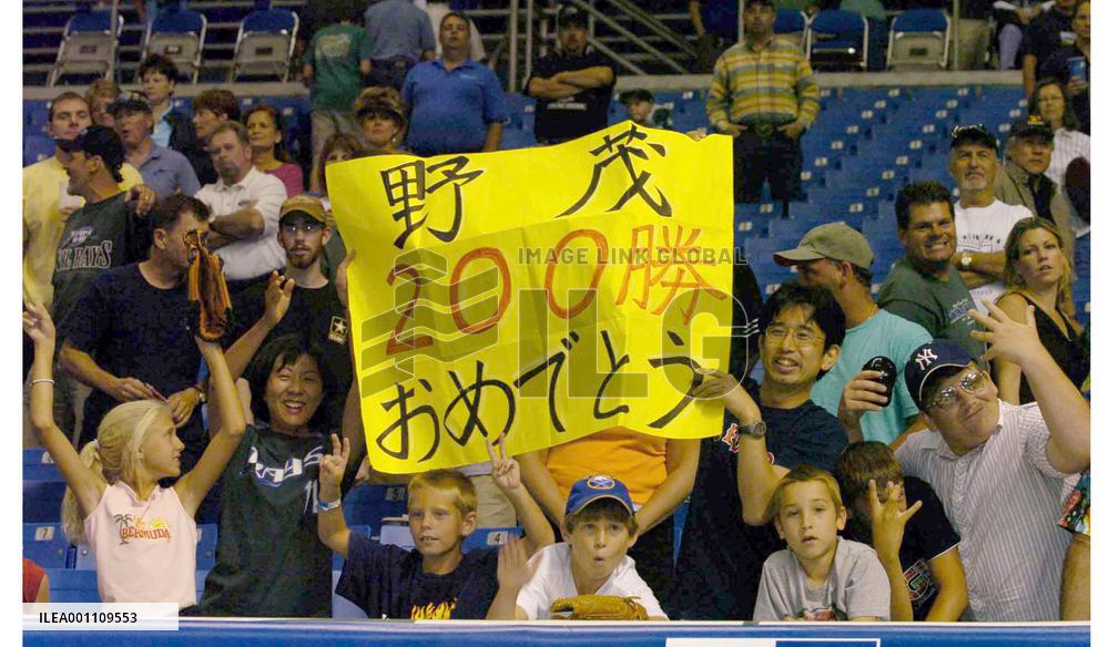 (5)Nomo posts 200th career win