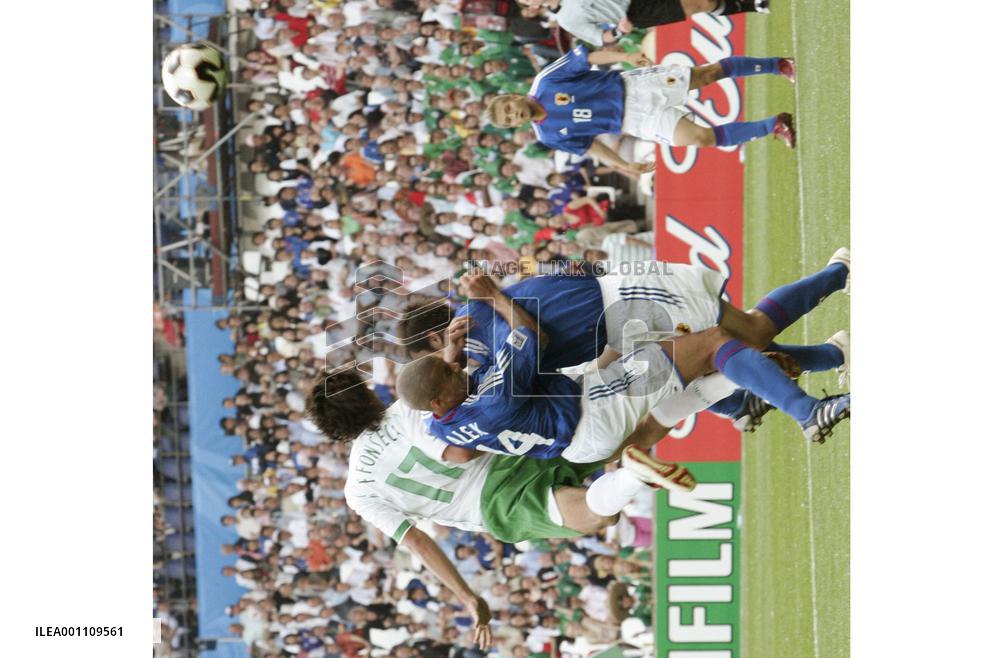 (2)Japan beaten by Mexico in Confederations opener
