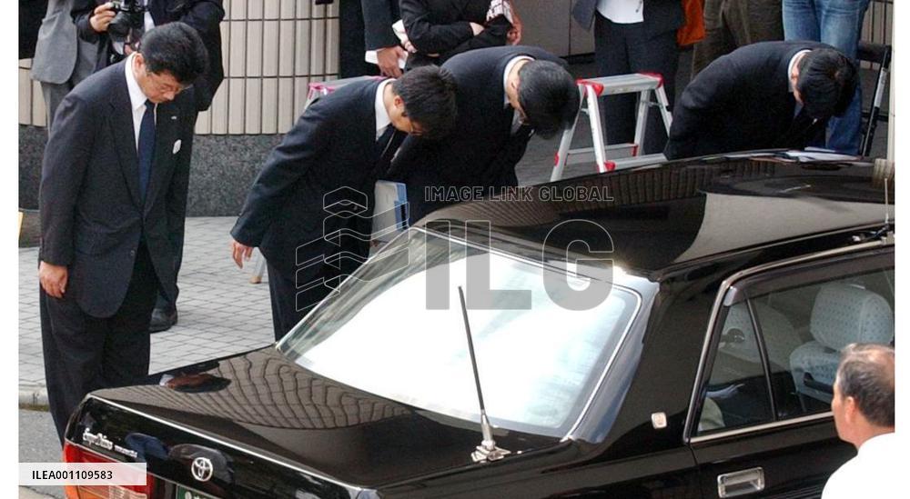 (1)JR West shows compensation plan to bereaved families