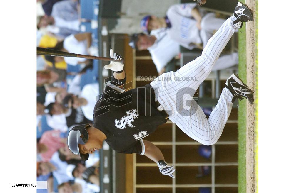 Iguchi goes 2-for-3