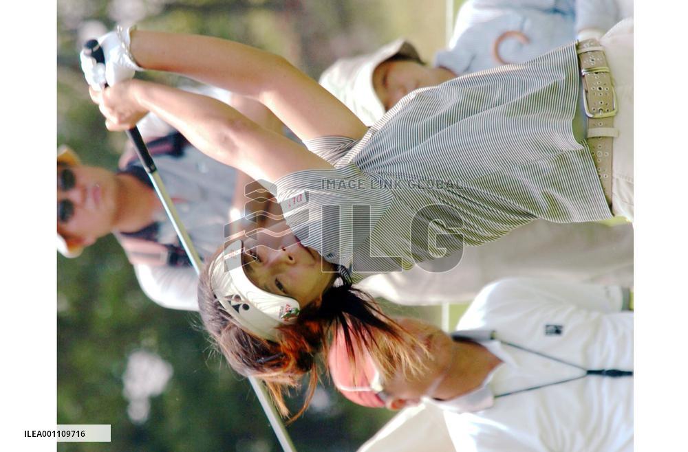 Yoneyama shares lead with S. Korean Ku at Promise Ladies
