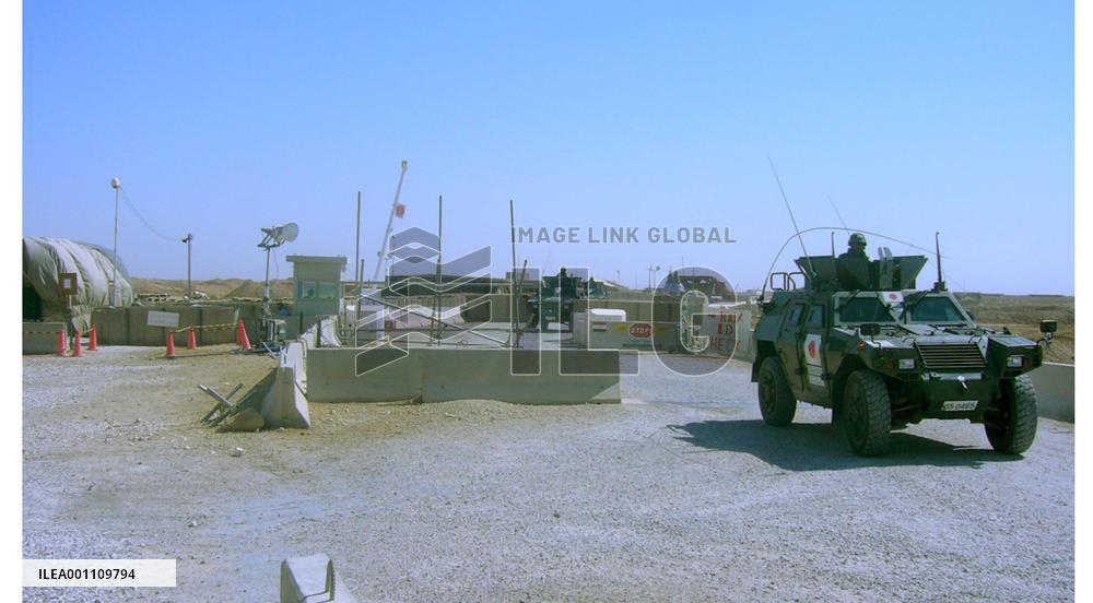 Japanese SDF vehicles leave Samawah base for 1st time since blast