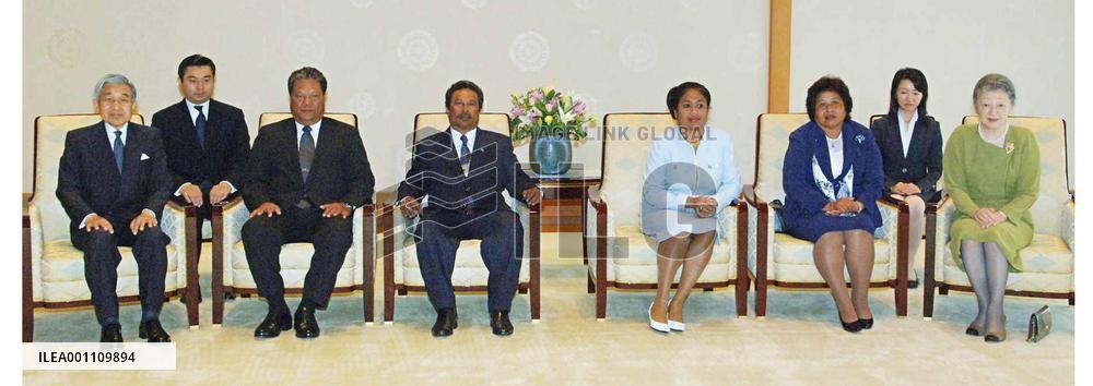 Emperor offers condolences over war dead of Marshall Islands, Palau