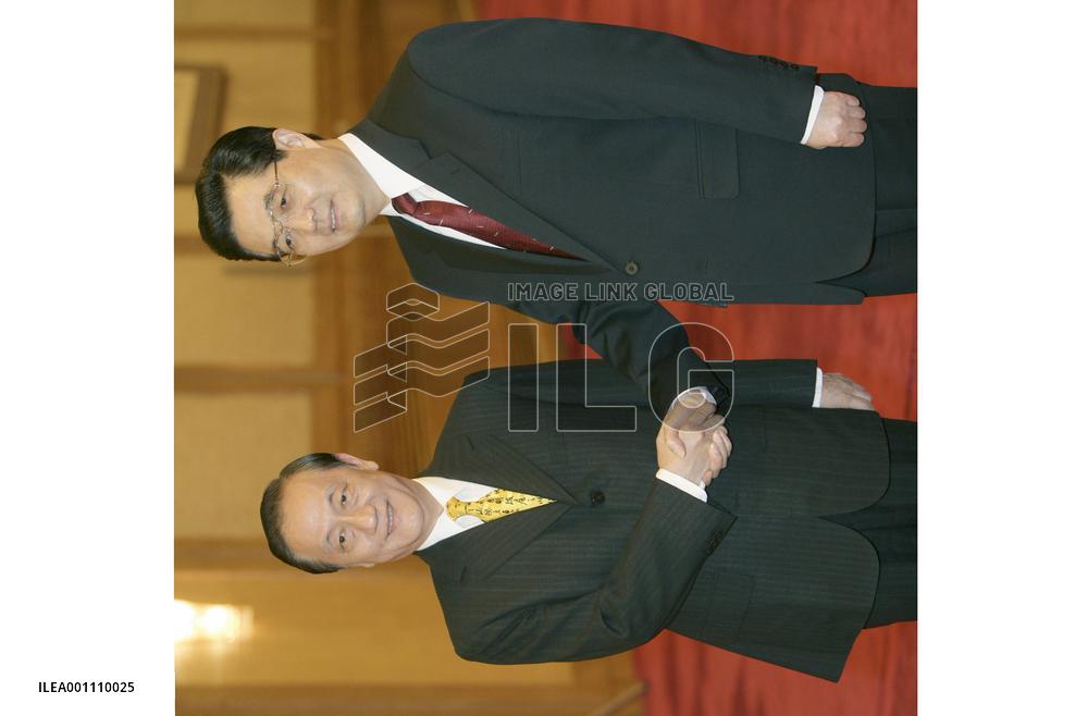Chinese leader Hu meets with Taiwan minor party leader Yok