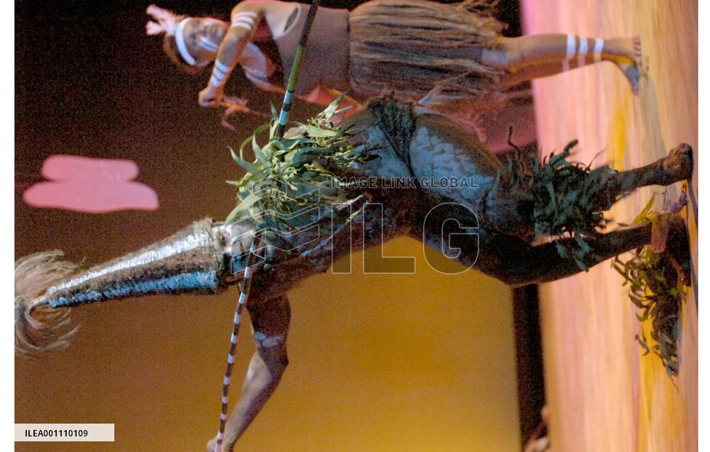 Australian aborigines perform dancing at Aichi Expo