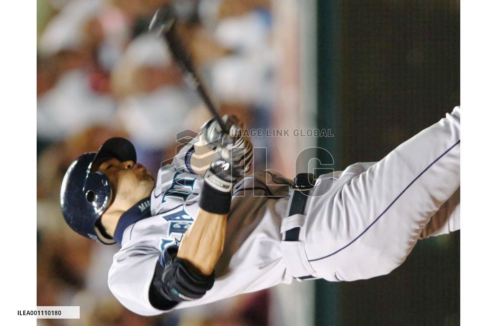 Ichiro homer pulls Mariners out of losing streak