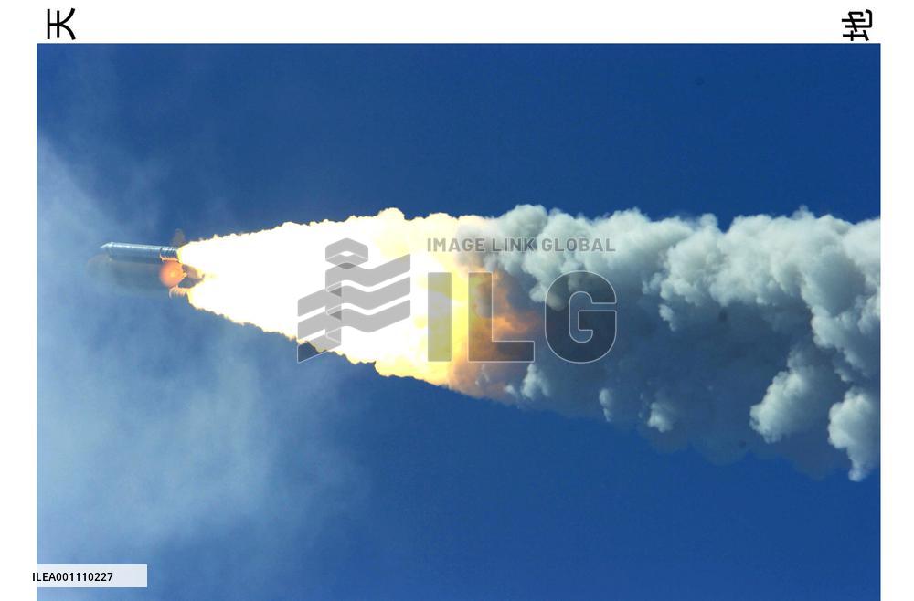 Discovery blasts off, carrying Japanese astronaut Noguchi