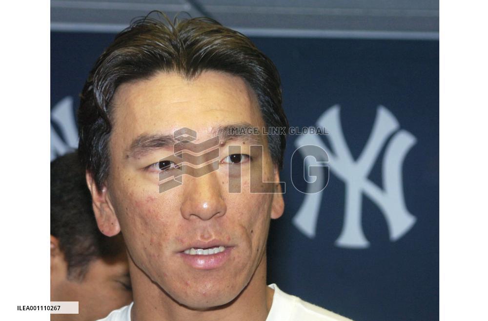 Matsui extends hitting streak on record-breaking day