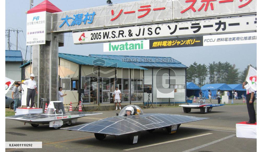 Solar car rally begins in Akita