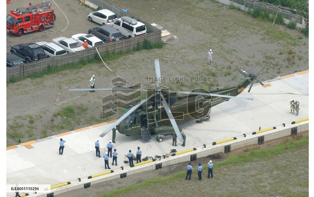 U.S. Navy chopper makes emergency landing on Kanagawa coast