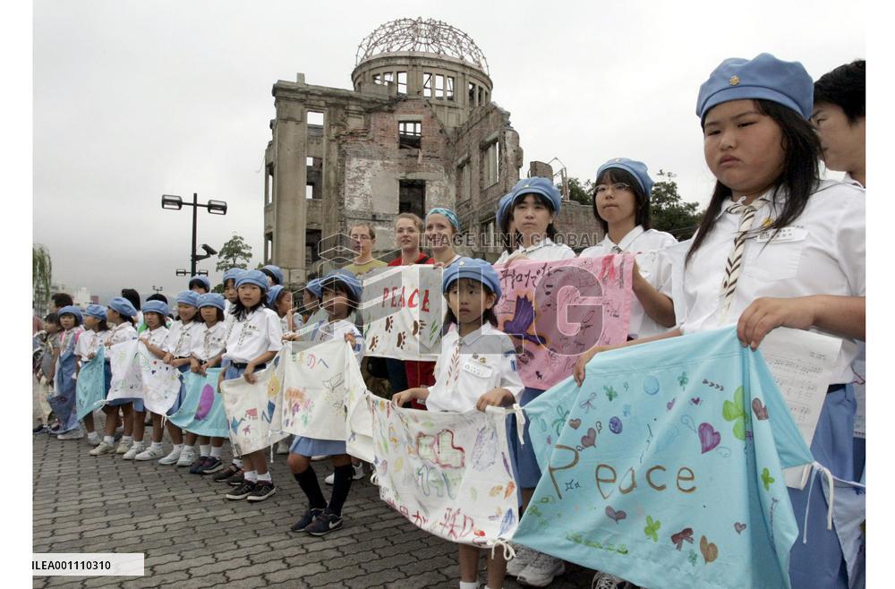 Citizens encircle Hiroshima Dome with ribbons for peace