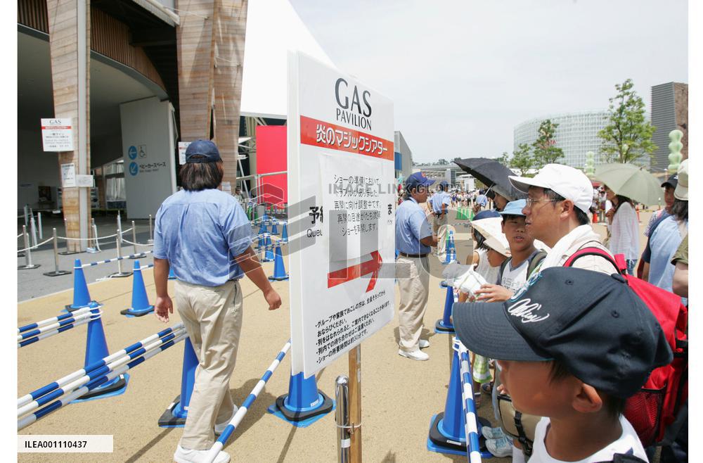 300 visitors flee Expo pavilion due to smoke