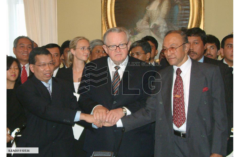 Indonesian gov't, Aceh rebels sign peace agreement