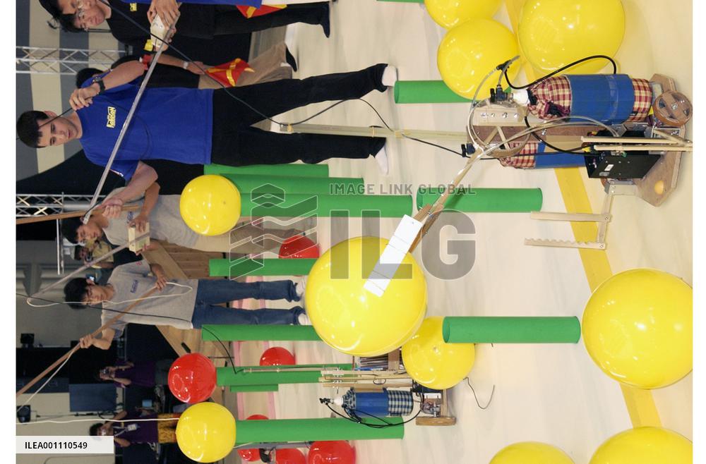 Int'l teams compete in Aichi Expo robot contest
